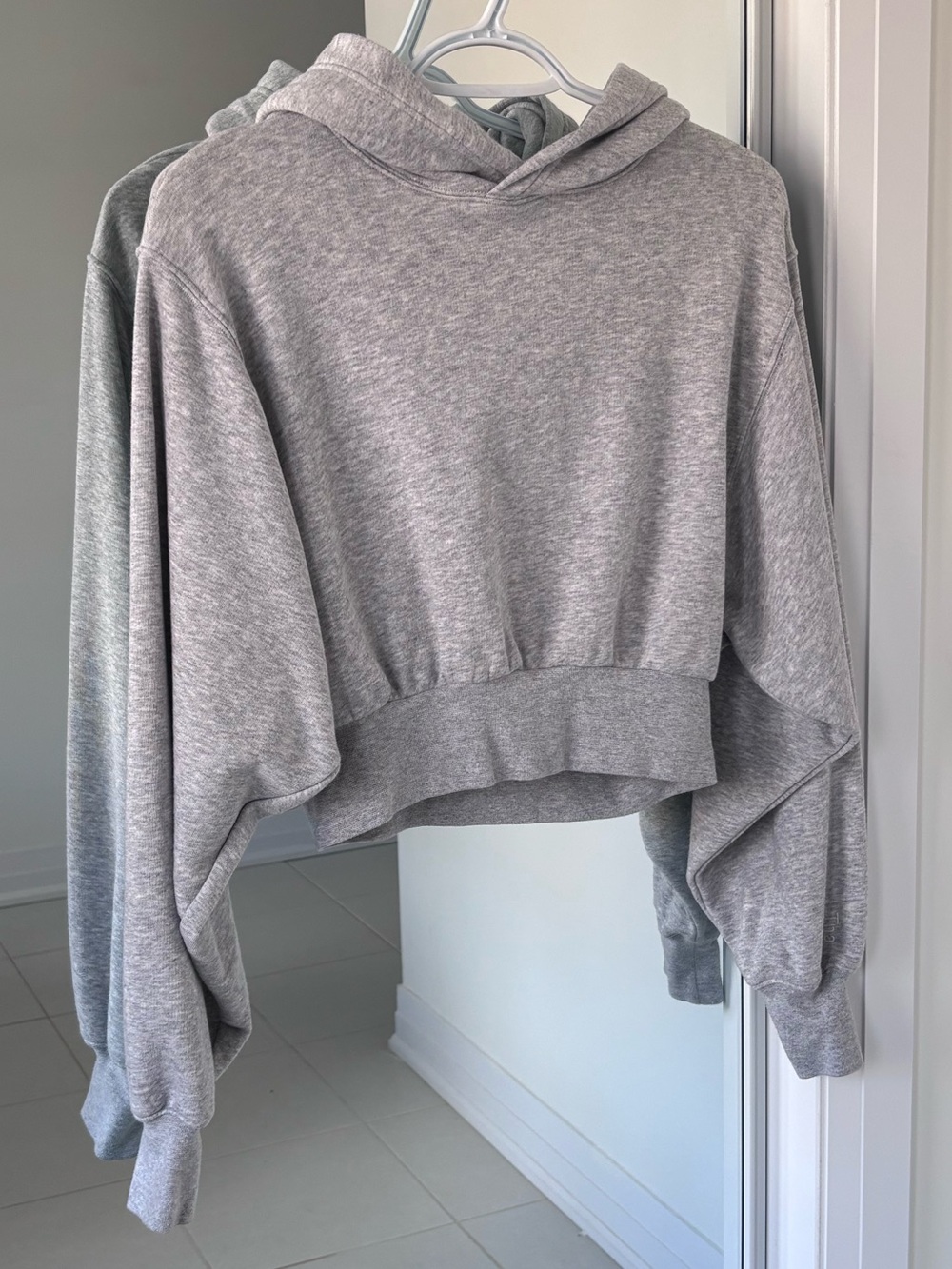 TNA Airy Fleece Crop Hoodie - Description!